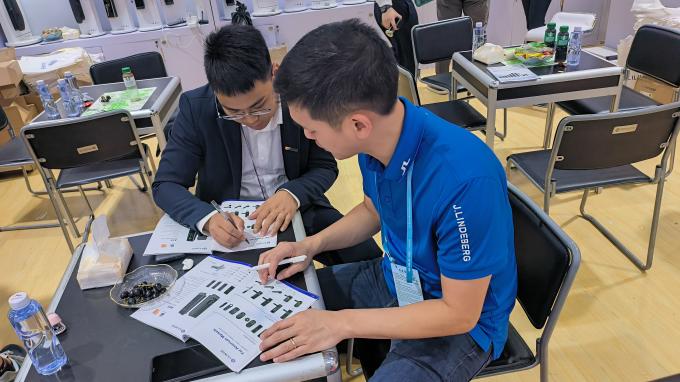 Liliwise Autom&aacute;tico El&eacute;trico fechaduras de porta inteligentes imperme&aacute;vel impress&atilde;o digital exterior sem chave Ttlock Tuya fechadura inteligente com Wifi 32